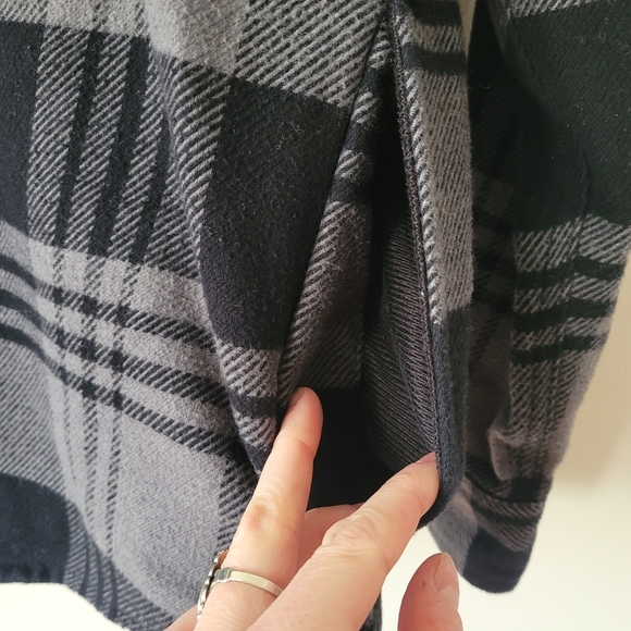 Orvis Heavy Flannel Men's Black Gray Plaid Shirt Jacket Button Up Pockets Medium - Picture 7 of 12